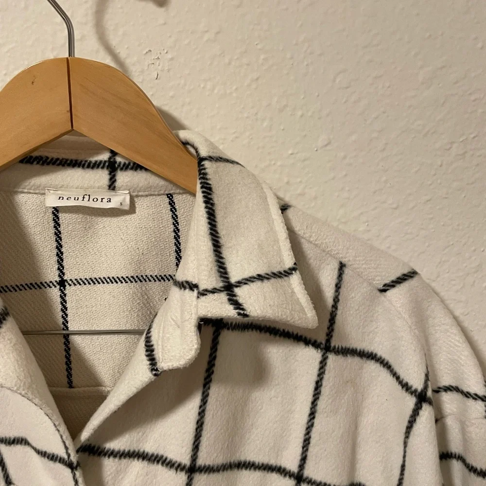 Neuflora White and Black Plaid Jacket - Picture 1 of 3